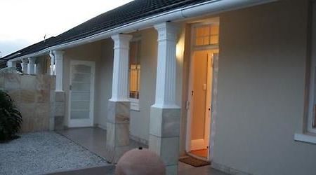 Guesthouse On Irvine Port Elizabeth Luaran gambar